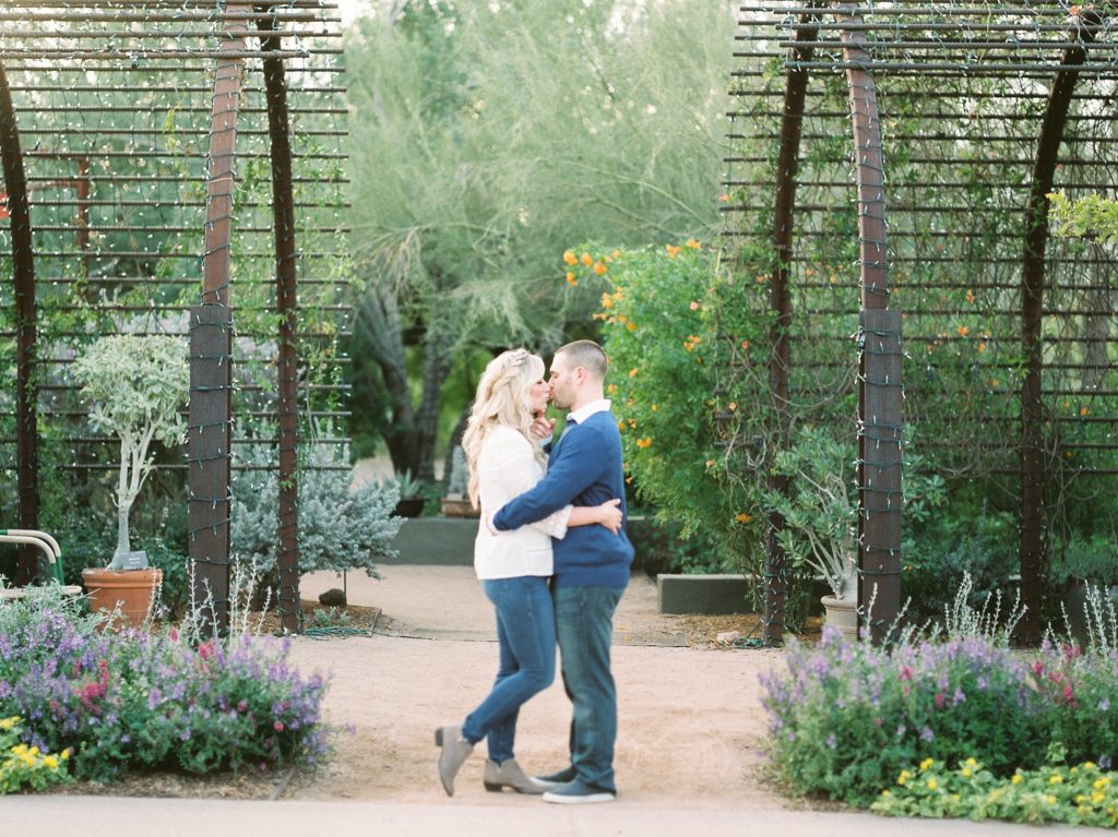 couple kissing in garden 